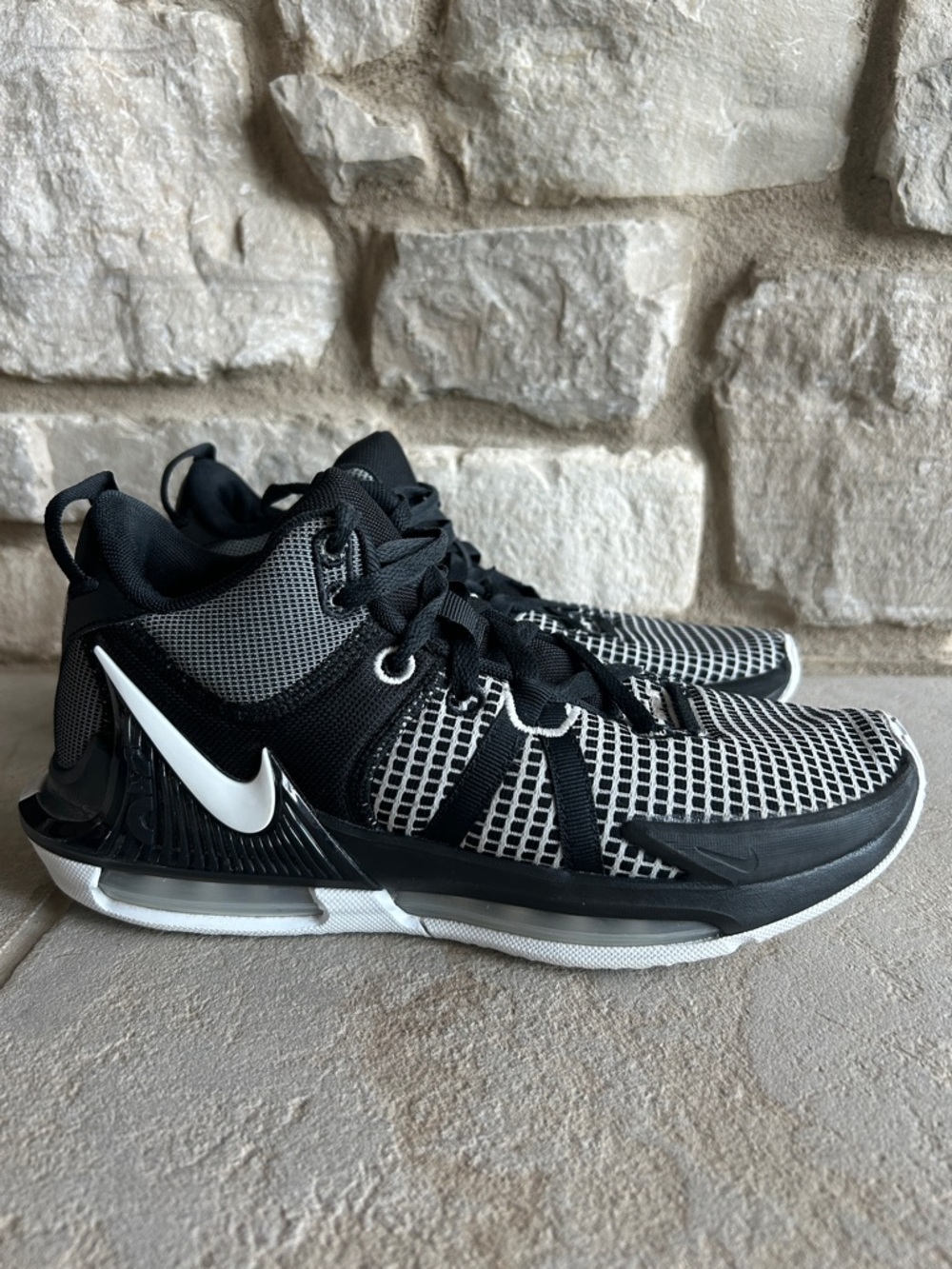 Nike Black and White Men’s Performance Sneakers